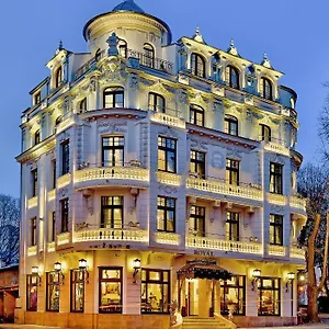 https://royal-hotel.goldensandshotels.net